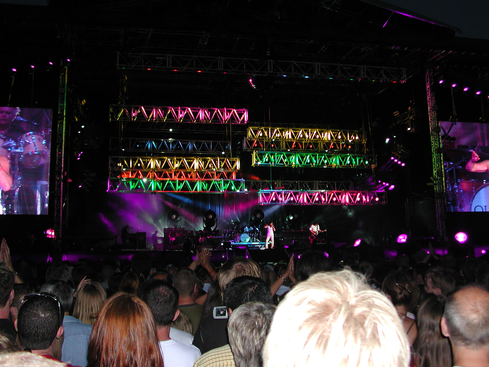 Hyde Park - Amazing lighting rig!